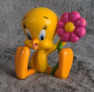 Vintage 1998 DecoPac Warner Brothers Tweety Bird & Flower Cake Topper Figurine